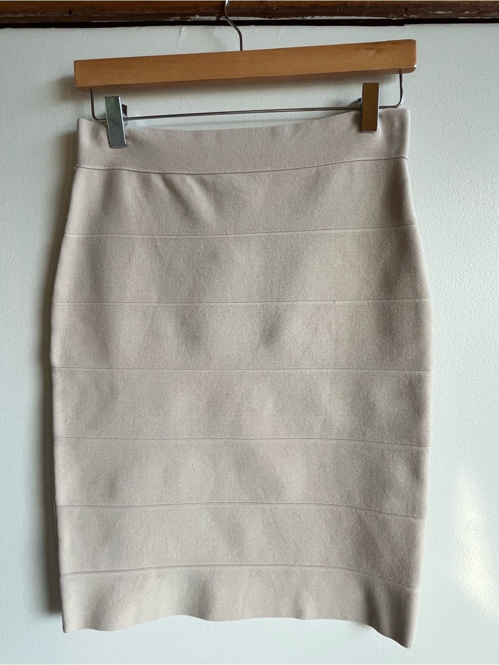 Romeo & Juliet Couture Banded Stretch Skirt Beige NWT Size M Bodycon Knee Lngth